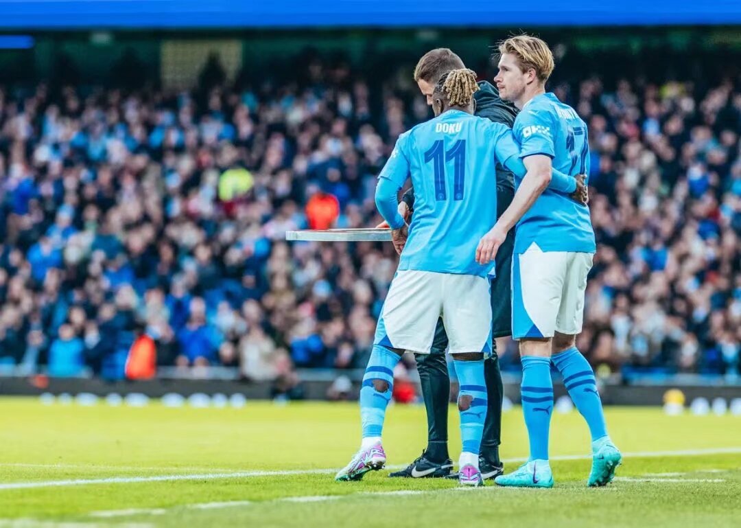 狂魔哥开团Faker碰瓷UZI！5个皮肤不如一诺一个，UZI纯属阿猫阿狗